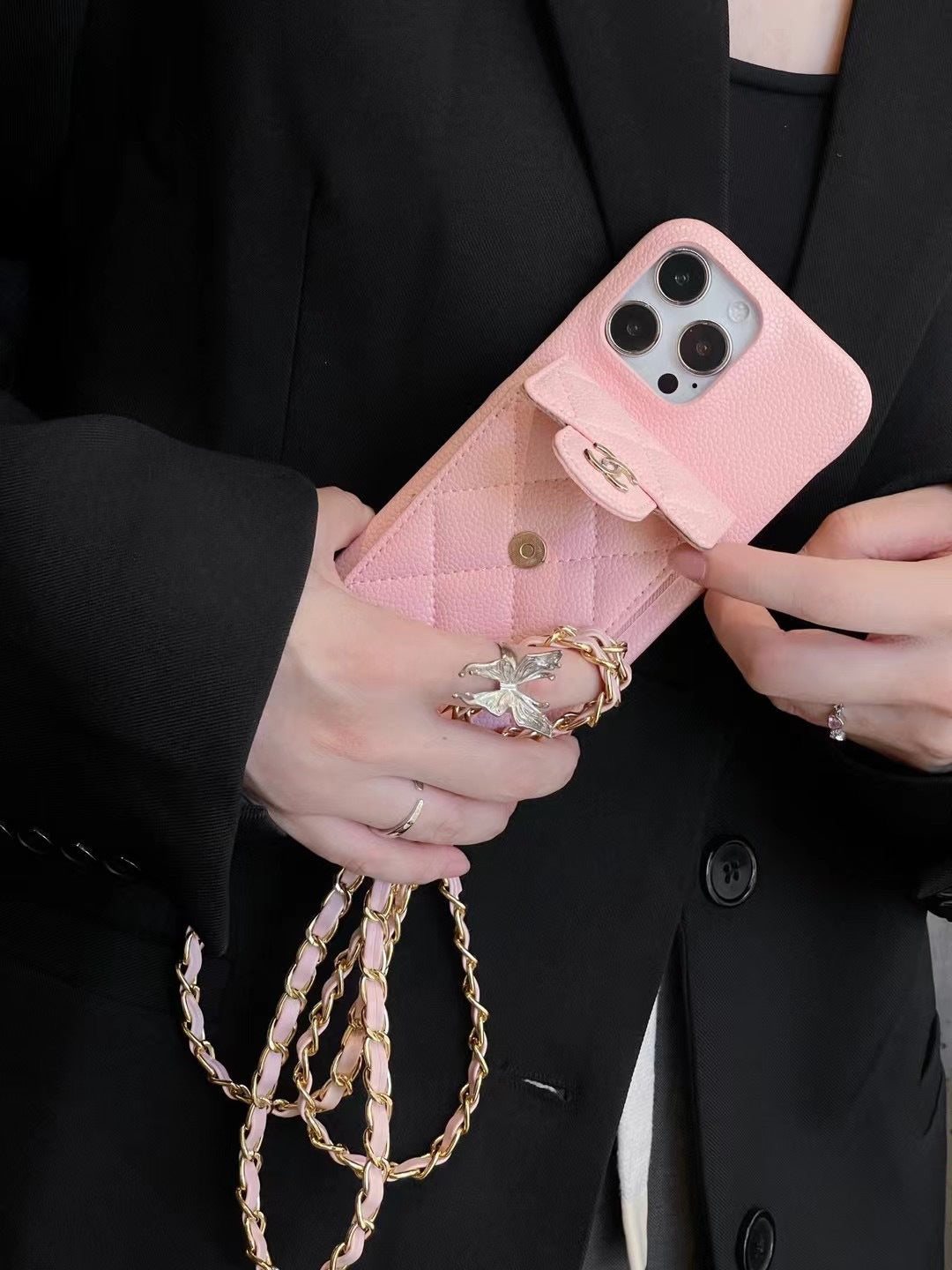CC Chain iPhone 17 Case