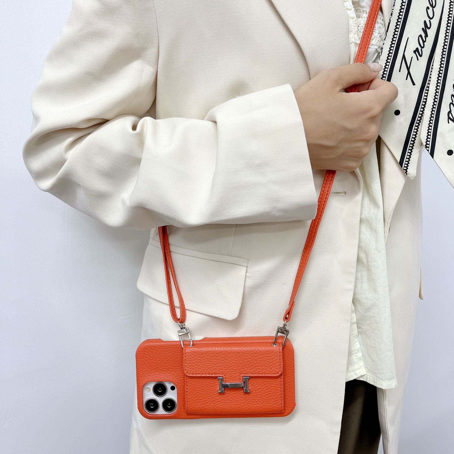 H Card Holder Leather Chain iPhone 16 Case