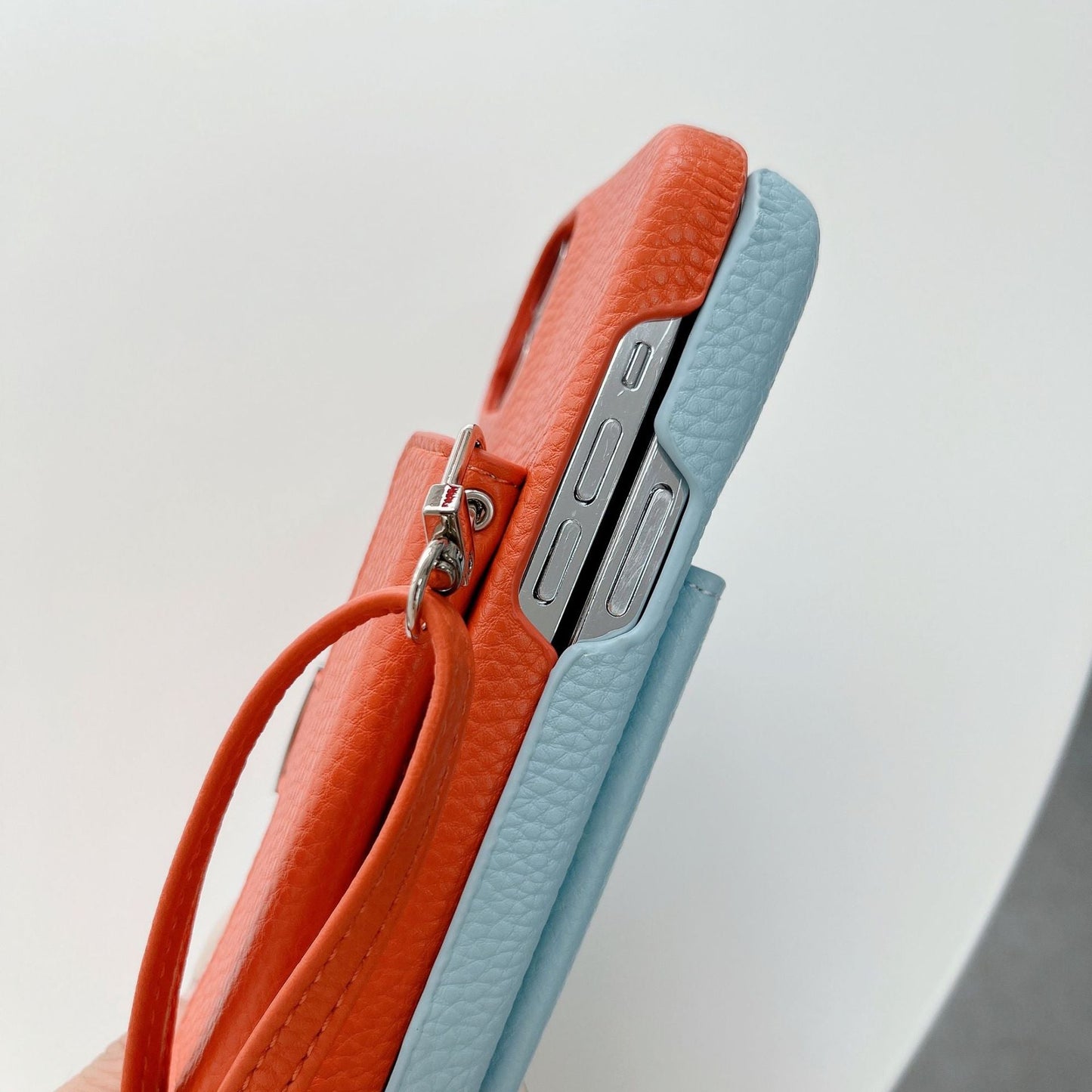 H Card Holder Leather Chain iPhone 16 Case