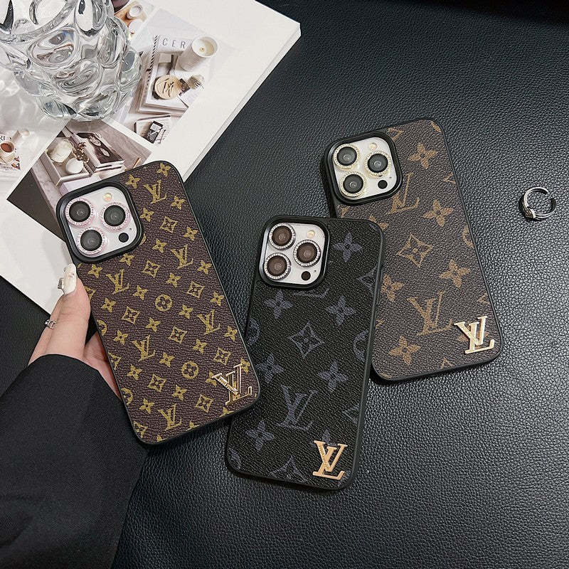 Lou Classic Leather iPhone 17 Case